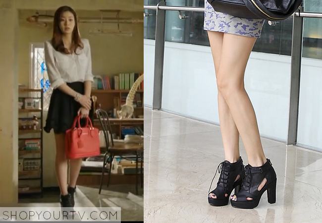 Oh Soo Hyun's Black Lace-Up Ankle Boots