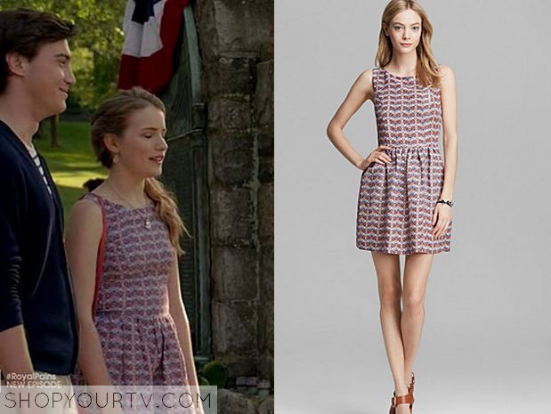 Emma (Willa Fitzgerald) wears this pink printed sleeveless skater dress in ...