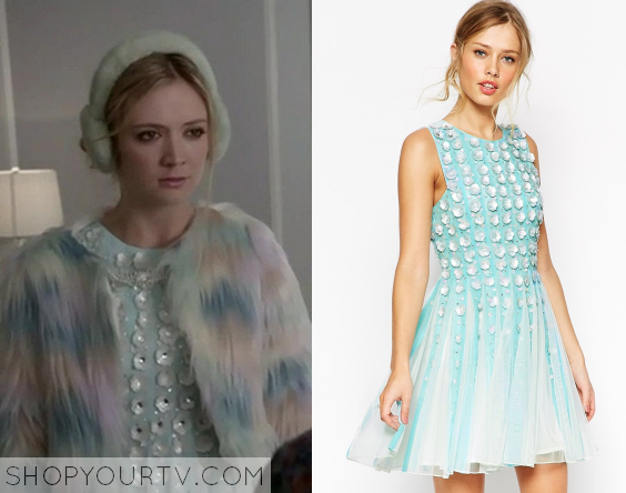 Chanel #3: Thanksgiving.  Queen outfit, Scream queens fashion, Chanel 3