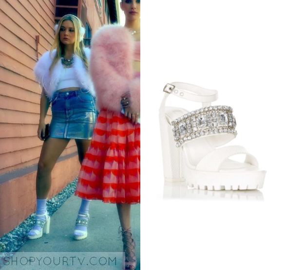 Chanel #3: Pumpkin Patch.  Scream queens costume, Scream queens, Chanel 3