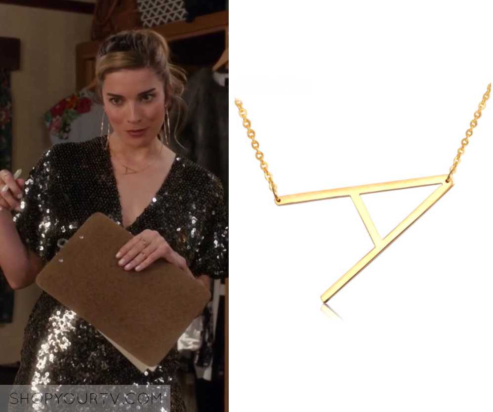 Schitts Creek Season 5 Episode 3 Alexis S Sideways A Necklace