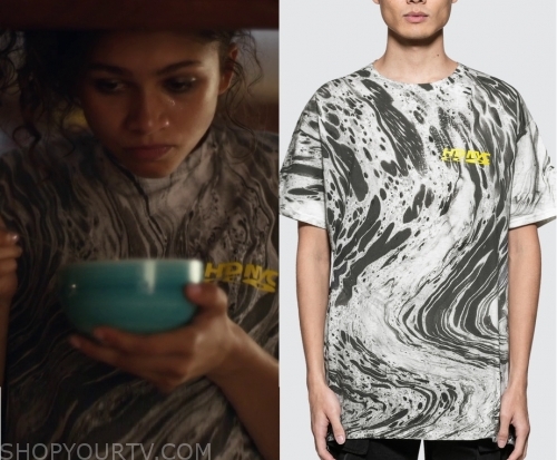 The printed shirt of Rue Bennett (Zendaya) in Euphoria (S01E03