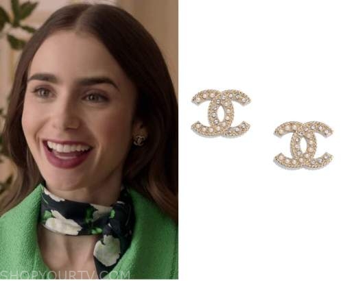 Chanel Earrings Of Lily Collins In Emily In Paris S01E05 Faux Amis (2020)