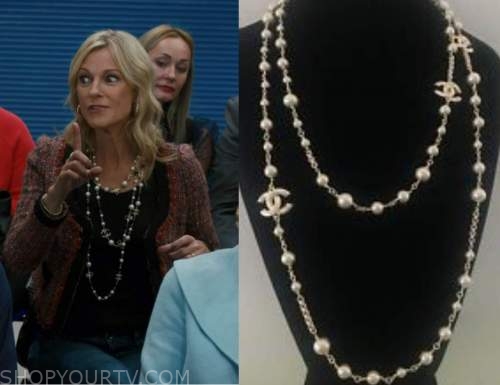 Saved By the Bell: Season 1 Episode 1 Chanel Pearl Chain Loop