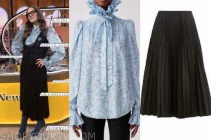 drew barrymore, drew barrymore show, blue striped tie neck blouse, black pleated skirt