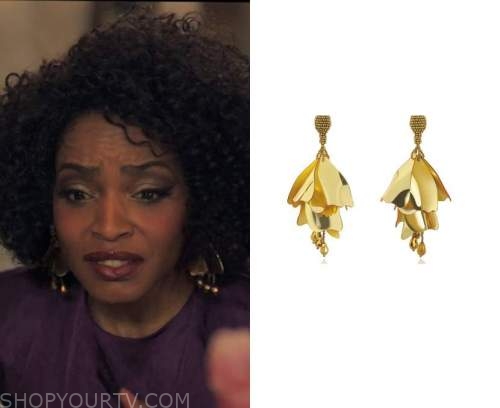 Sex/Life: Season 1 Episode 5 Sasha's Gold Flower Earrings | Shop Your TV