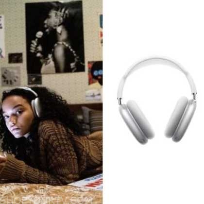 Gossip Girl Reboot: Season 1 Episode 7 Zoya's headphones