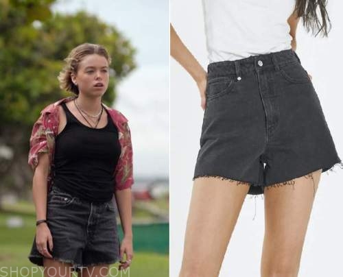 Upright: Season 2 Episode 4 Meg's Black Cut Off Shorts | Shop Your TV