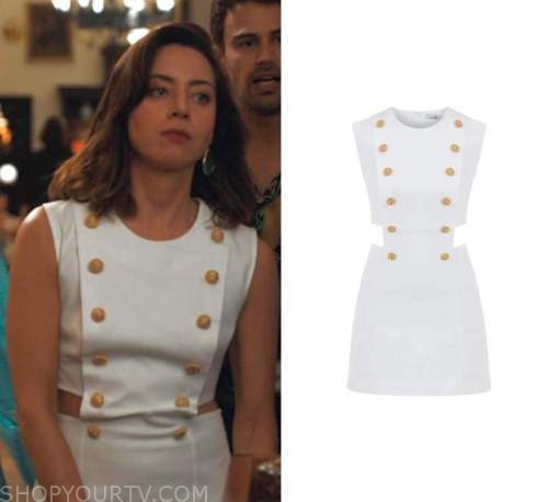 aubrey plaza playing with outfit｜TikTok Search