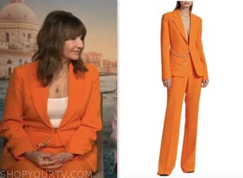Mary Steenburgen, E! news, orange chain blazer and pant suit
