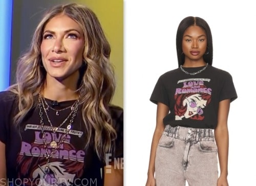 Erin Lichy, E! news, black graphic tee t-shirt