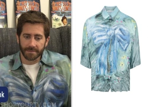 Jake Gyllenhaal, E! news, blue and green abstract print shirt
