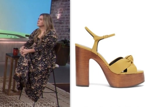 kelly clarkson, the kelly clarkson show, yellow wood knot sandals heels