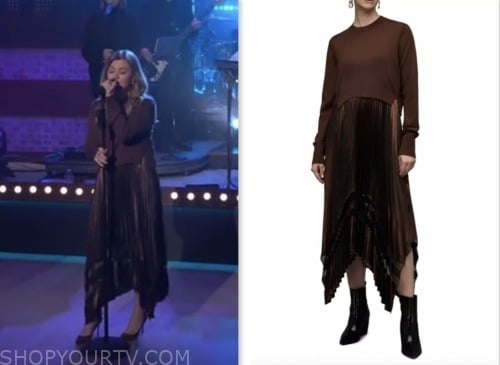 kelly clarkson, the kelly clarkson show, brown sweater and gold pleated skirt dress